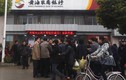 Tin đồn tràn lan, người Trung Quốc đổ xô đi rút tiền ngân hàng