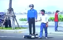 Xem robot dẫn người qua đường ở Đà Nẵng