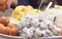 Video khiến ai cũng sợ hãi khi ăn thức ăn đường phố