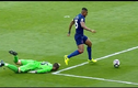Những tình huống “lỗi bóng hài hước” của thủ môn năm 2017