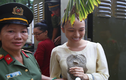 Ảnh: Hoa hậu Phương Nga cười tươi như hoa trước khi vào xét xử