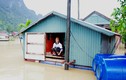 Lũ lụt miền Trung: Hình ảnh quặn lòng... sao Trời không thấu?! 