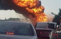 Xe chở dầu bốc cháy dữ dội trên cao tốc Hà Nội - Hải Phòng