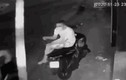 Video: Bị cướp giật điện thoại, người đàn ông thất thần đứng nhìn