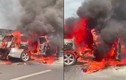Video: Ô tô bốc cháy trên cao tốc Pháp Vân - Cầu Giẽ