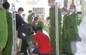 Khám xét shop bạo hành, cắt tóc nữ sinh lấy trộm váy ở Thanh Hóa