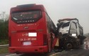 Ô tô khách tông tông nát đầu xe tải trên cao tốc HN-LC