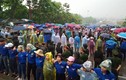 Công an, sinh viên tình nguyện đội mưa đảm bảo an ninh tại lễ hội đền Hùng