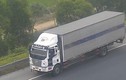 Video: Xe tải đi lùi trên cao tốc Hà Nội - Hải Phòng