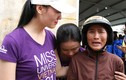 Thí sinh Hoa hậu Hoàn vũ VN đi từ thiện ở Khánh Hoà sau bão