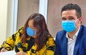 Phương Mai và chồng Tây đeo khẩu trang đi đăng ký kết hôn sau 2 tháng sinh con