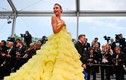 Phong cách ăn mặc sexy của người mẫu Brazil bị tuột váy trên thảm đỏ Cannes