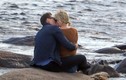 Taylor Swift hôn Tom Hiddleston sau hai tuần chia tay Calvin