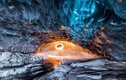 Đẹp kỳ ảo băng lửa ở hang băng lớn nhất châu Âu