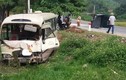 Nghệ An: Xe khách đổ dốc đâm xe tải, 2 người nguy kịch