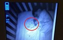 Xem camera thấy "em bé ma" trong phòng con, sự thật dở khóc dở cười