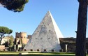 Bên trong kim tự tháp kinh điển nhất thành Rome có gì? 