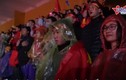 Video: CĐV hát quốc ca trong mưa rét cổ vũ ĐTVN