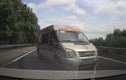Video: Ôtô khách chèn ép xe CSGT trên cao tốc Pháp Vân - Cầu Giẽ