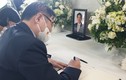 Chủ tịch VUSTA Phan Xuân Dũng viếng và viết sổ tang tưởng niệm ông Abe Shinzo