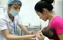Nóng lòng chờ kết luận vắc xin khiến trẻ tử vong