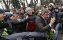 Người biểu tình Ukraine trả thù cảnh sát, thẩm phán tàn khốc 