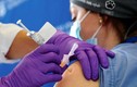 Hai nhân viên y tế Mỹ phải cấp cứu sau tiêm vắc-xin COVID-19