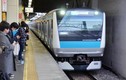 Video: Lý do bất ngờ đằng sau ánh đèn xanh tại ga tàu Nhật Bản