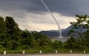 Video: Vòi rồng hút nước lên trời ở Quảng Trị 