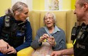 Lạ: Cụ bà hơn 100 tuổi khao khát được... ngồi tù