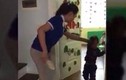 Hà Nội: Phẫn nộ giáo viên mầm non cầm dép đánh trẻ