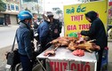 Gần Tết, các cửa hàng thịt chó ở Hà Nội vẫn hút khách