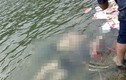 Đôi nam nữ nắm tay nhau tử vong dưới hồ nước ở Hà Nội