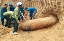 Phát hiện quả bom “khủng” nặng 1,3 tấn trong vườn nhà dân