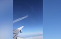 Video: Hành khách hoảng hồn chứng kiến 2 máy bay "suýt chạm nhau" trên không