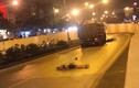 Hà Nội: Xe máy va chạm ô tô “hổ vồ”, nam thanh niên bị cán chết tại chỗ