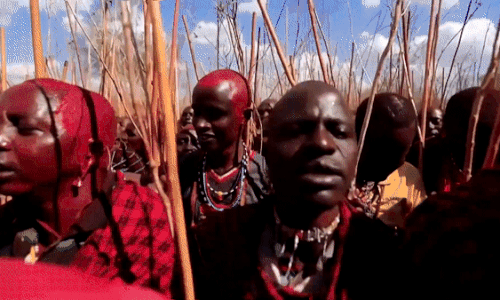 Video: Choáng cảnh 15.000 người Kenya tụ tập trong lễ thăng cấp 