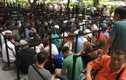Chị em người Việt đứng đầu hàng người chờ mua iPhone mới tại Singapore