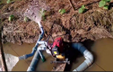 Video: Sinh viên chế robot điều khiển từ xa giúp nông dân tưới rau 