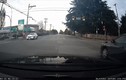 Video: Ôtô vượt đèn đỏ tốc độ cao đâm văng đuôi xe khác