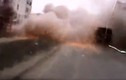 Xem xe tải vượt đạn pháo ở miền Đông Ukraine