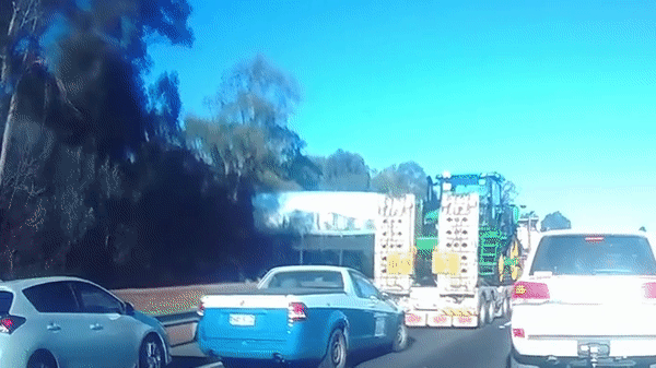 Video: Xe container đâm vào hàng loạt ôtô phía trước 