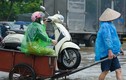 Những dịch vụ “hốt bạc” khi Hà Nội ngập sau mưa lớn 