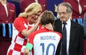 Tổng thống Croatia được khen 'đẳng cấp' khi lau nước mắt cho Luka Modric