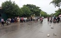 Nghệ An: Xe con đâm xe máy, 3 mẹ con nguy kịch