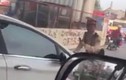 Hà Nội: Truy tìm nữ tài xế vượt đèn đỏ đẩy lùi cảnh sát giao thông