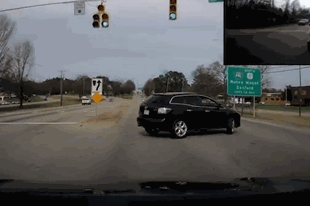 Video: "Rớt tim" với pha quay đầu của tài xế Mazda