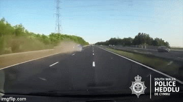 Video: Tài xế say xỉn, ô tô gây tai nạn lộn nhiều vòng trên cao tốc