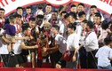 Video: Quang Hải, Duy Mạnh "ngất ngây" cùng Hà Nội FC nâng cúp vô địch V.League