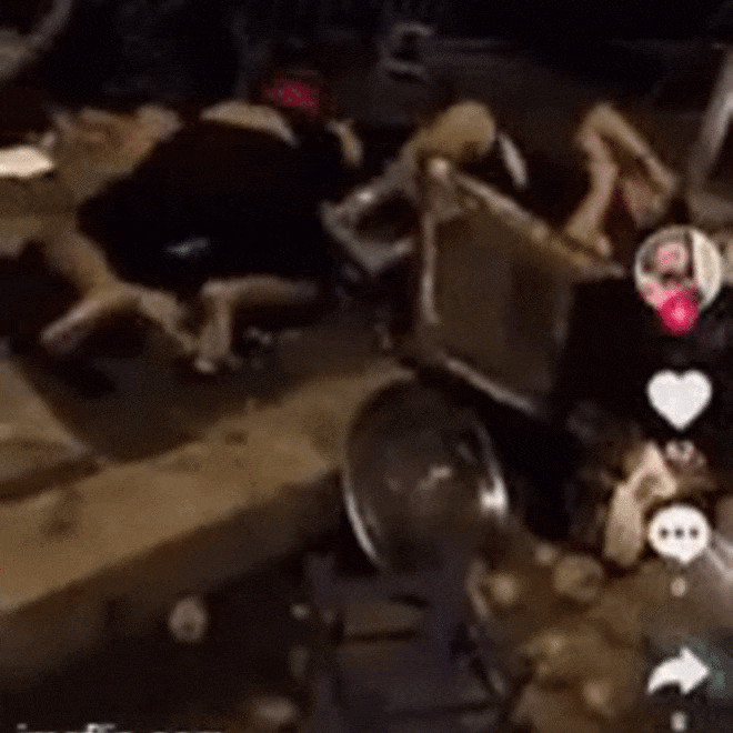 Video: Nam thanh niên nằm vạ vật giữa đống ngổn ngang gây xôn xao